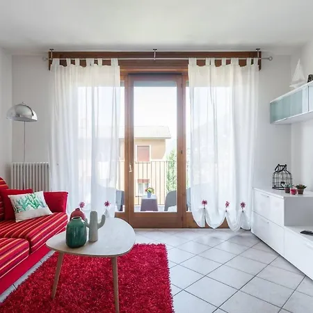 Modern With Balcony-garage-and Pool Сasa de vacaciones *